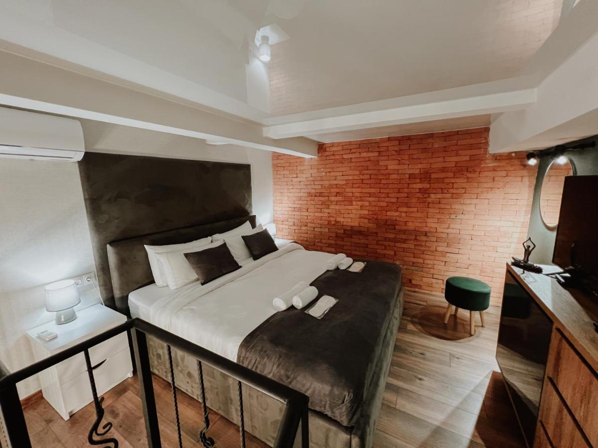 Luxury Duplex - Center *