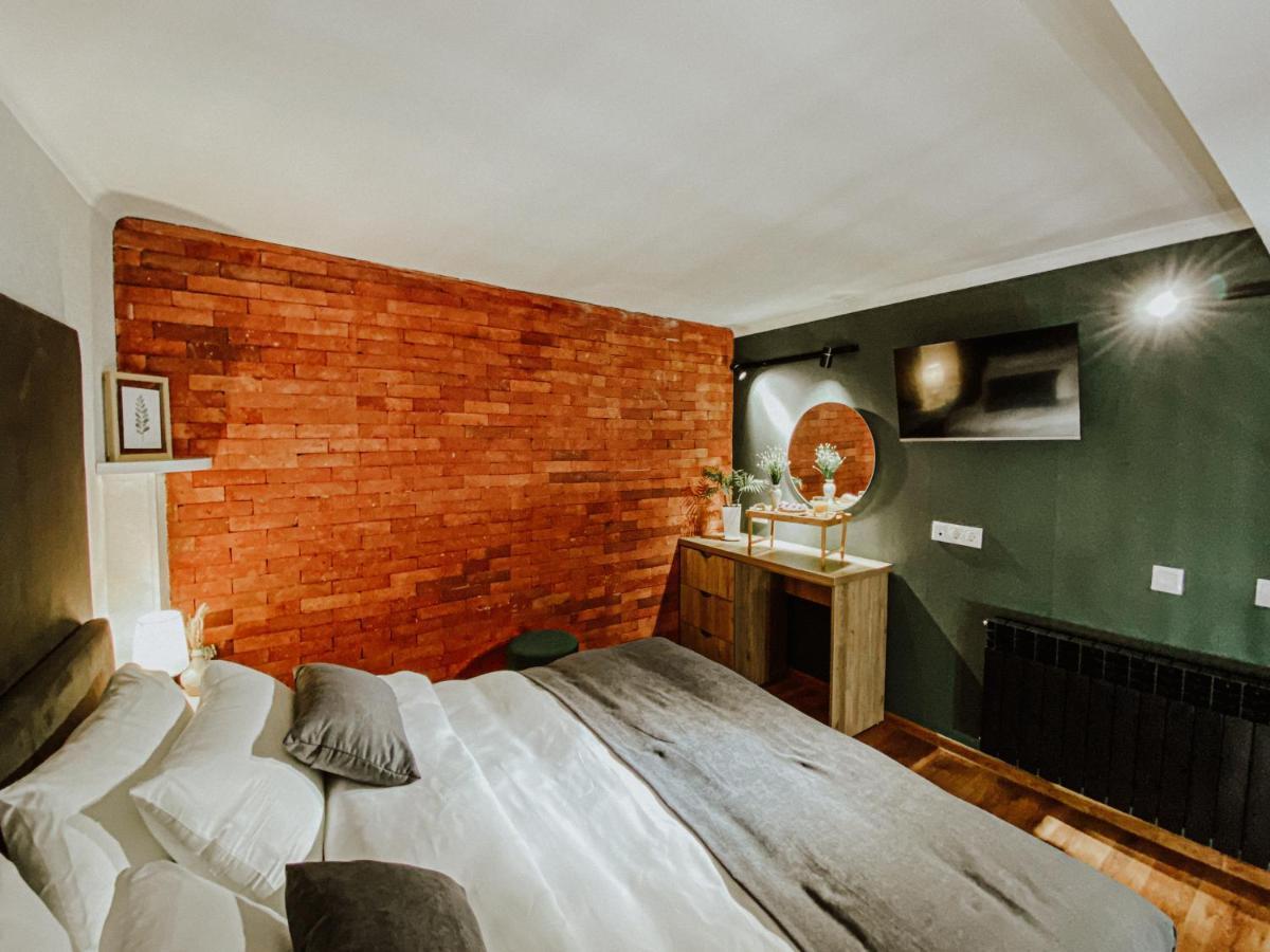 Luxury Duplex - Center