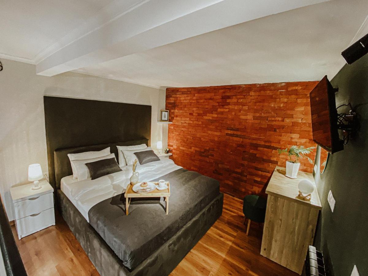 Luxury Duplex - Center *